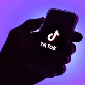 Lire la suite à propos de l’article TikTok : catalyseur de tendances mais casse-tête pour les marques